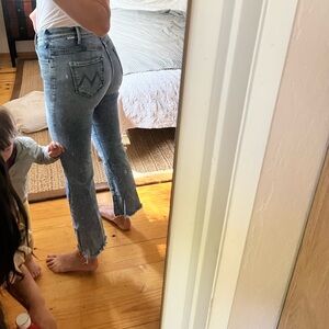 MOTHER KICK FLARE CROP SIZE 25 MEDIUM WASH